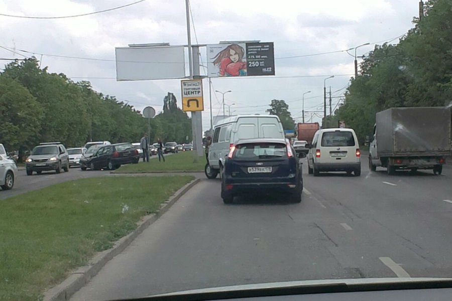 На Московском проспекте «Фольксваген» вылетел на встречную полосу (фото)