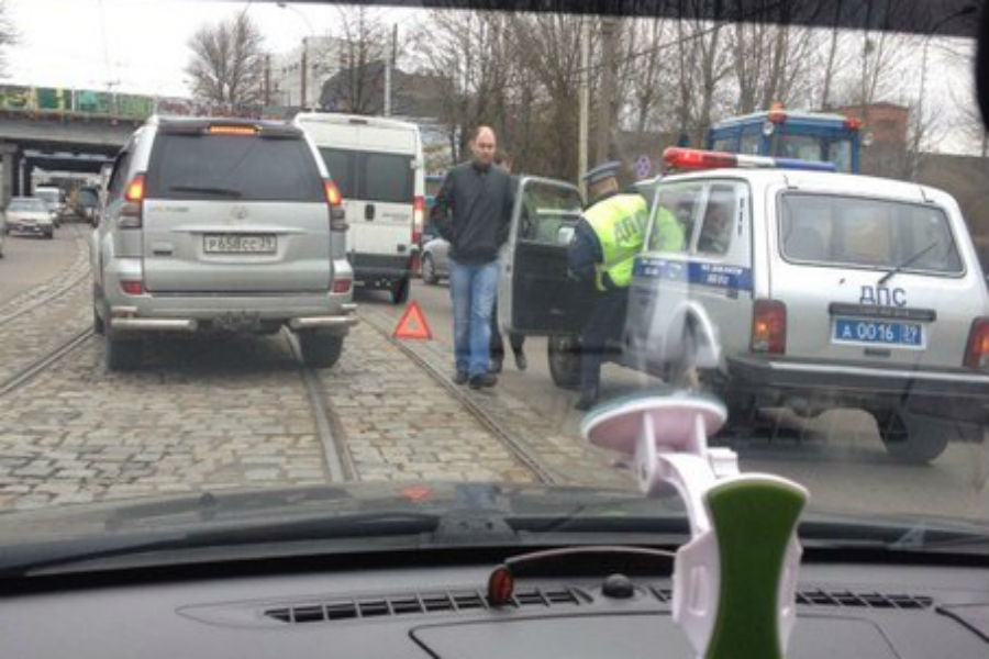 Движение по ул. Киевской в Калининграде затруднено из-за аварии (фото)