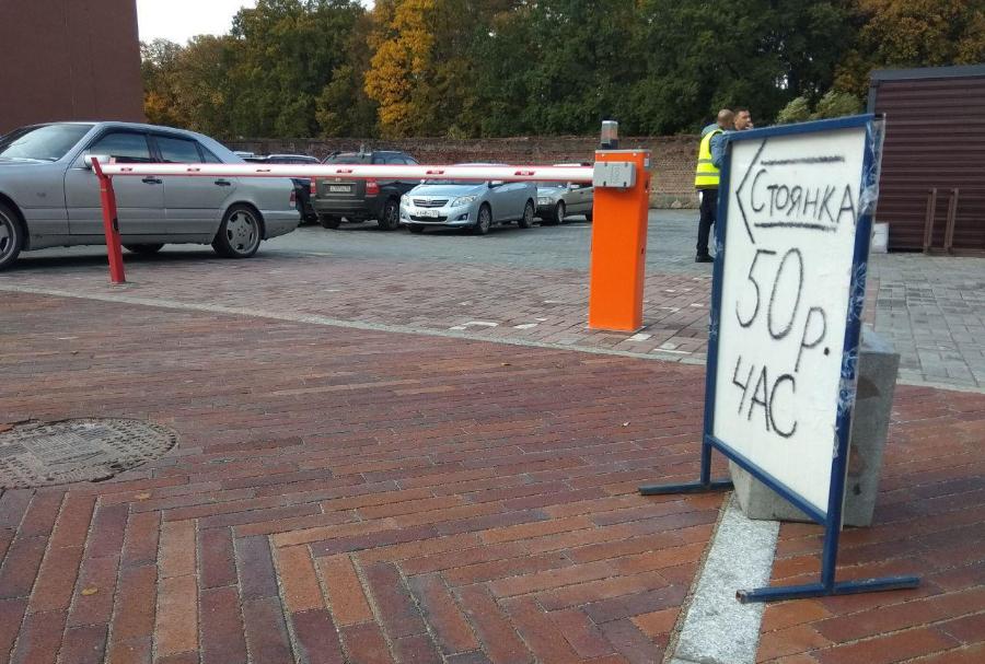 Алиханов: Калининград не готов к введению платных парковок