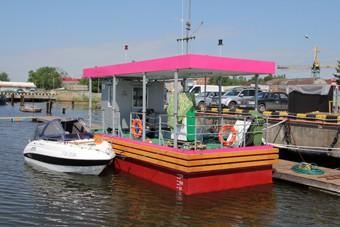 В Калининграде появилась первая плавучая заправочная станция для судов