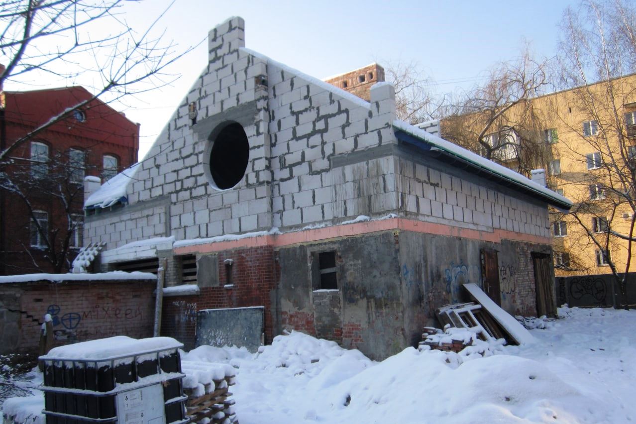 Власти добиваются сноса незаконной пристройки к Лёбенихтскому госпиталю 