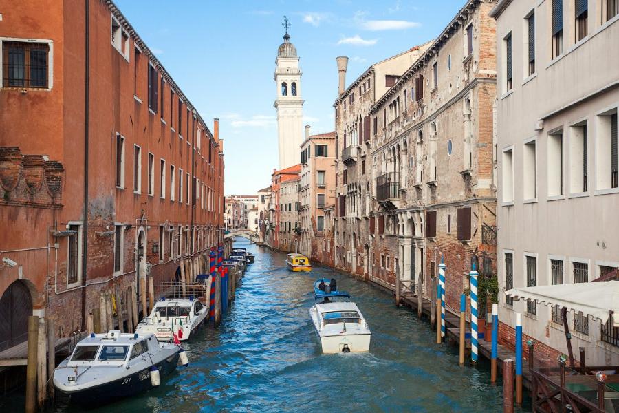 И никого не стало: как выглядят опустевшие из-за карантина города (видео)