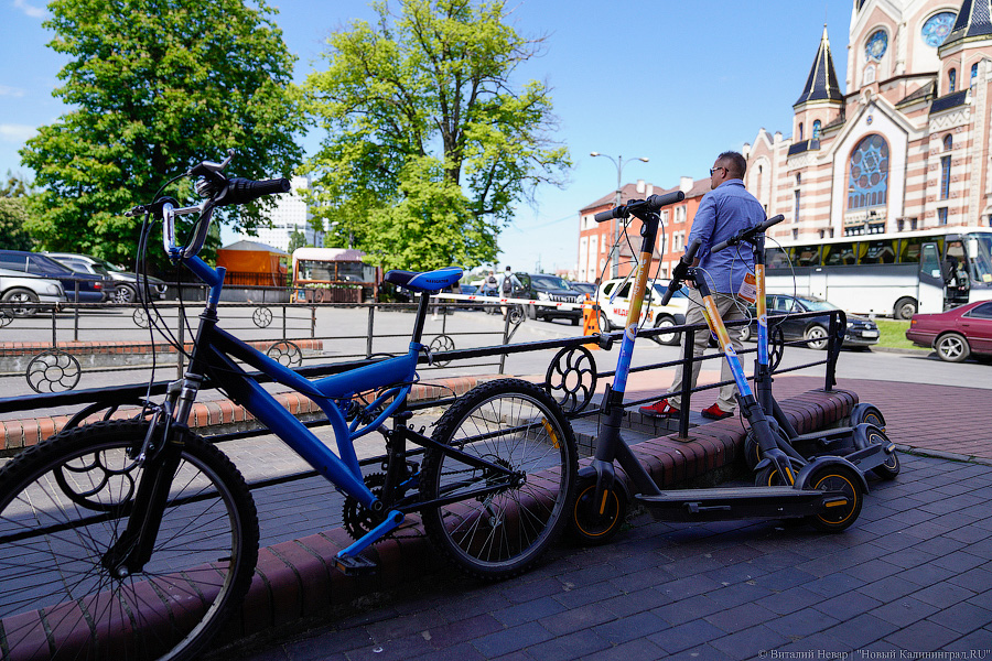 В Калининграде скутер столкнулся с велосипедом, пострадал 8-летний мальчик (видео)