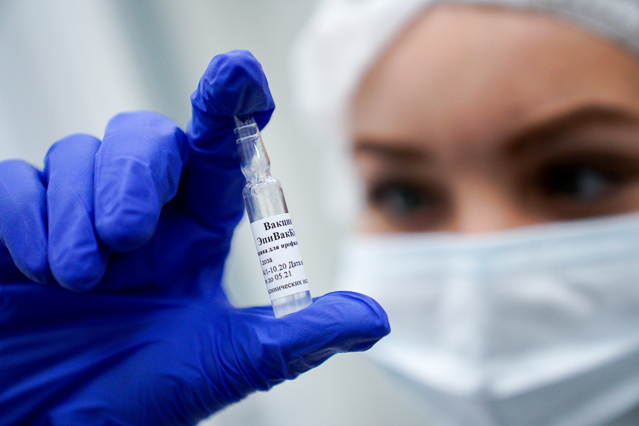 Вирусолог предложил ввести в России штрафы за отказ от вакцинации