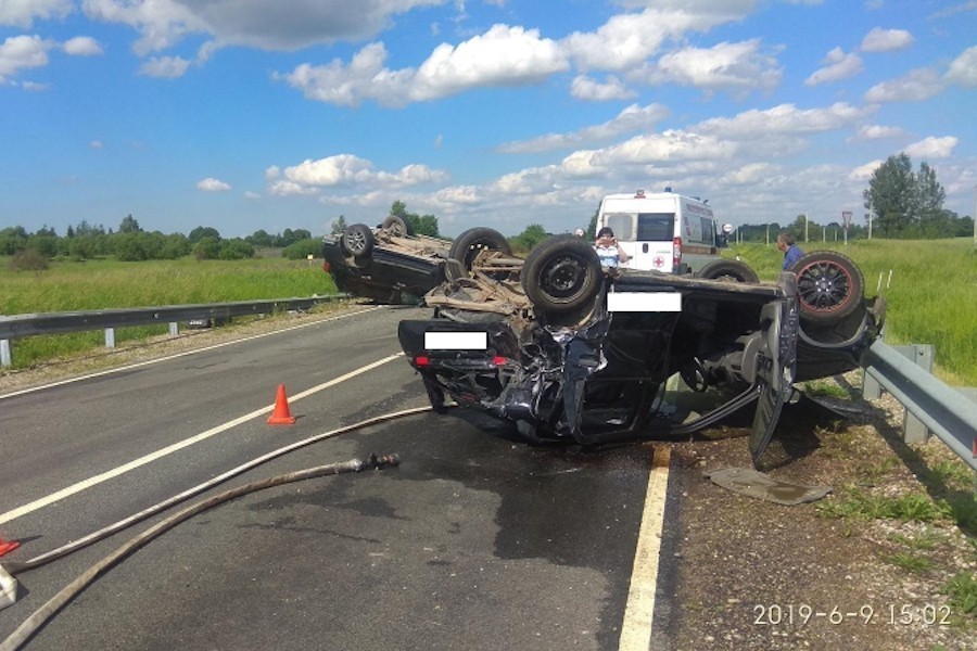 В ДТП с перевернувшимися «Тойотой» и «Сузуки» пострадали двое (фото)