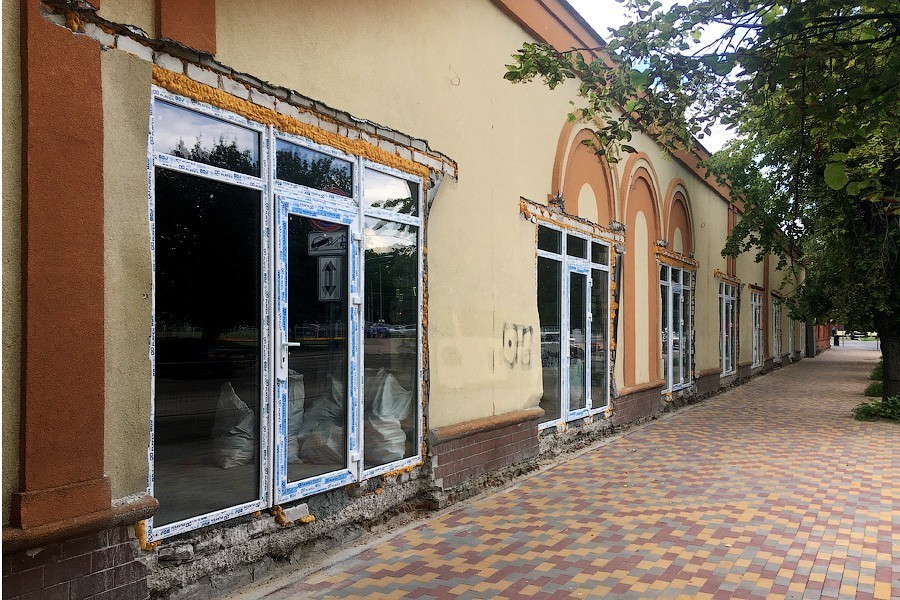 Сдали в аренду: в Калининграде реконструируют часть здания ликёро-водочного завода