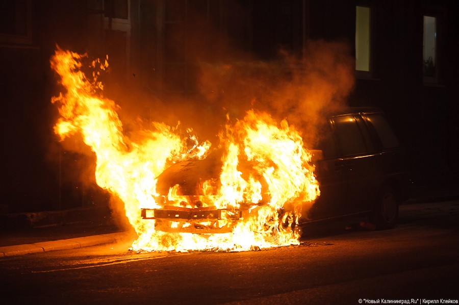 В Калининграде на ходу загорелся автомобиль «Ауди»