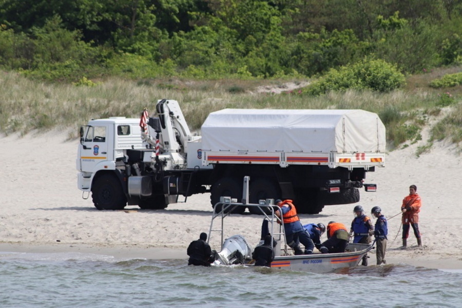 Жителей Балтийска предупредили о работах по разминированию затонувшей баржи
