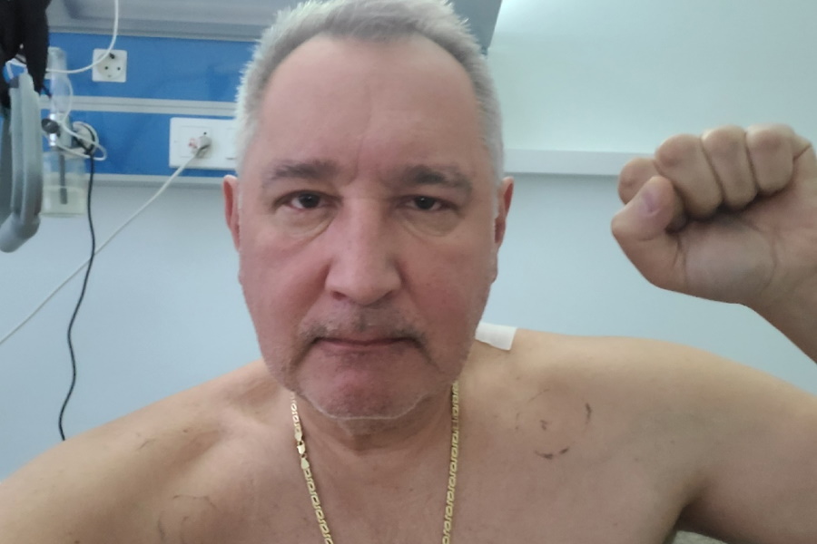 Дмитрий Рогозин опубликовал первое фото из больничной палаты