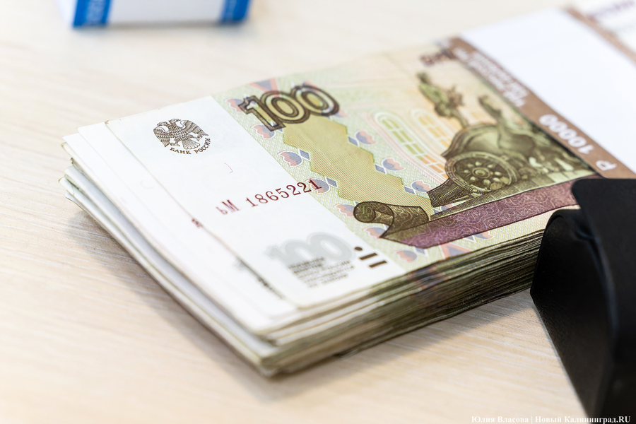 Зарплаты рабочих в Калининградской области оказались самыми низкими в СЗФО