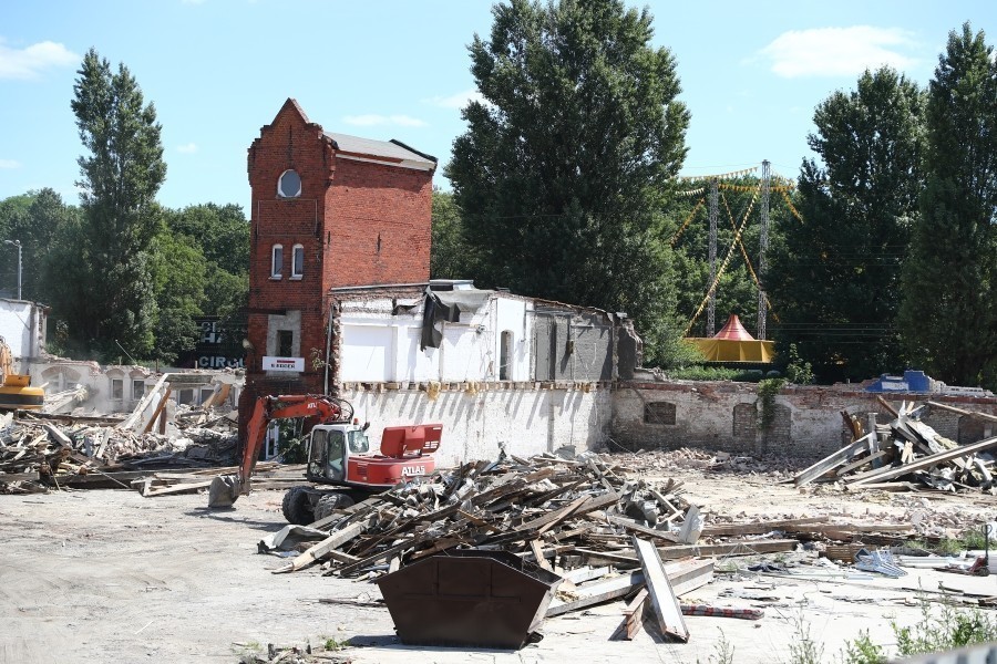 Алиханов поручил приостановить снос складов на Калинина (фото)