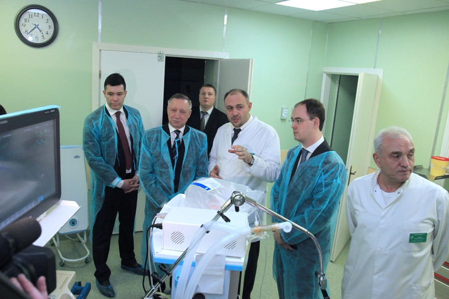 Алиханов: в 2018 году для больницы в Гусеве купят ангиограф за 74 млн рублей