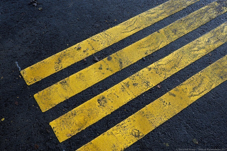 На опасных переходах на Горького начали монтировать шумовые полосы