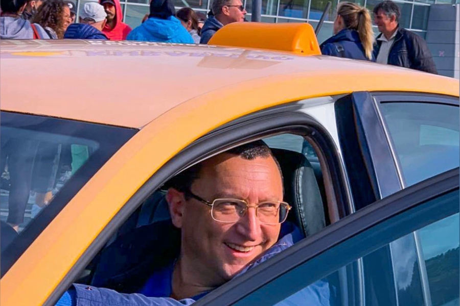 Глава «Храброво» сыграл таксиста в кино (и рассказал о мечте сняться в комедии)
