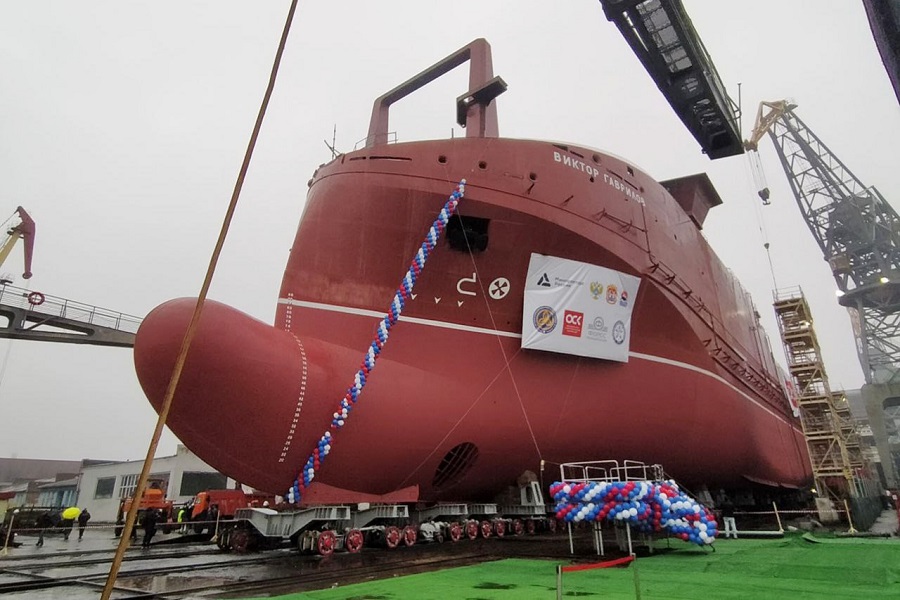 В Калининграде спущен на воду крупнейший в России рыболовный траулер (фото)