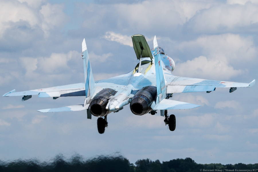 Балтфлот прокомментировал жалобы калининградцев на слишком громкие самолеты