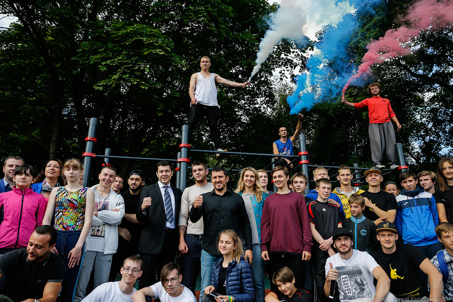 Воспитание улицей: как в Калининграде открывали площадку для воркаута