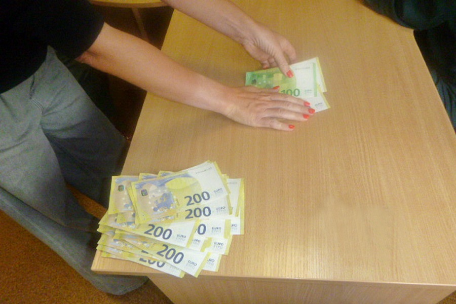В Советске таможенники изъяли валюту у направлявшейся в Литву москвички