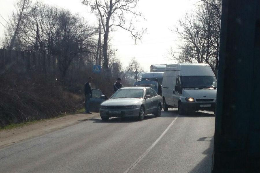 На Большой Окружной столкнулись легковушка и микроавтобус (фото)