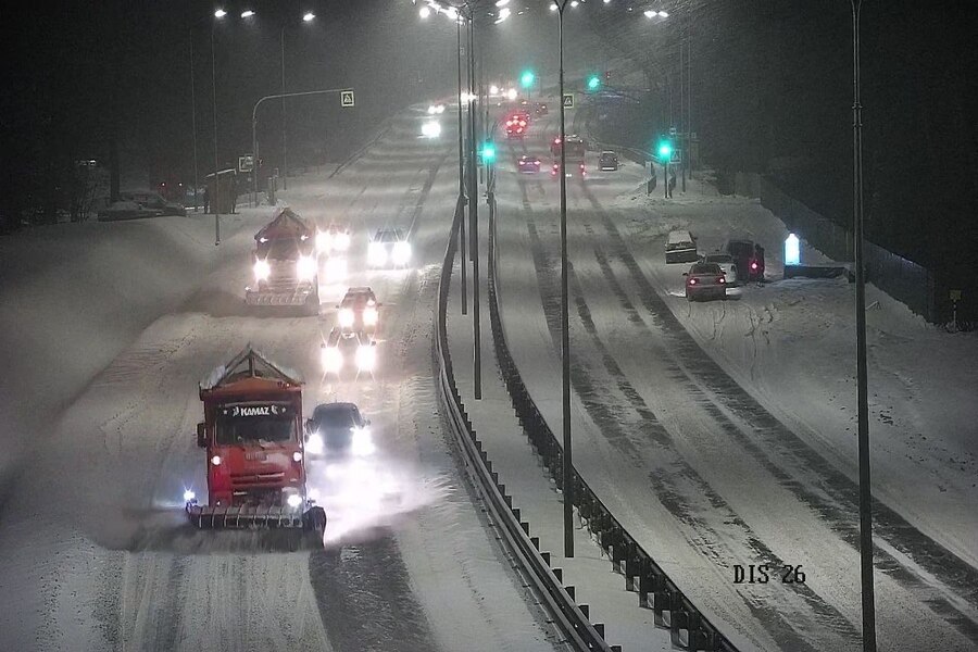 Власти рассказали, какие дороги очищают от снега в первую очередь