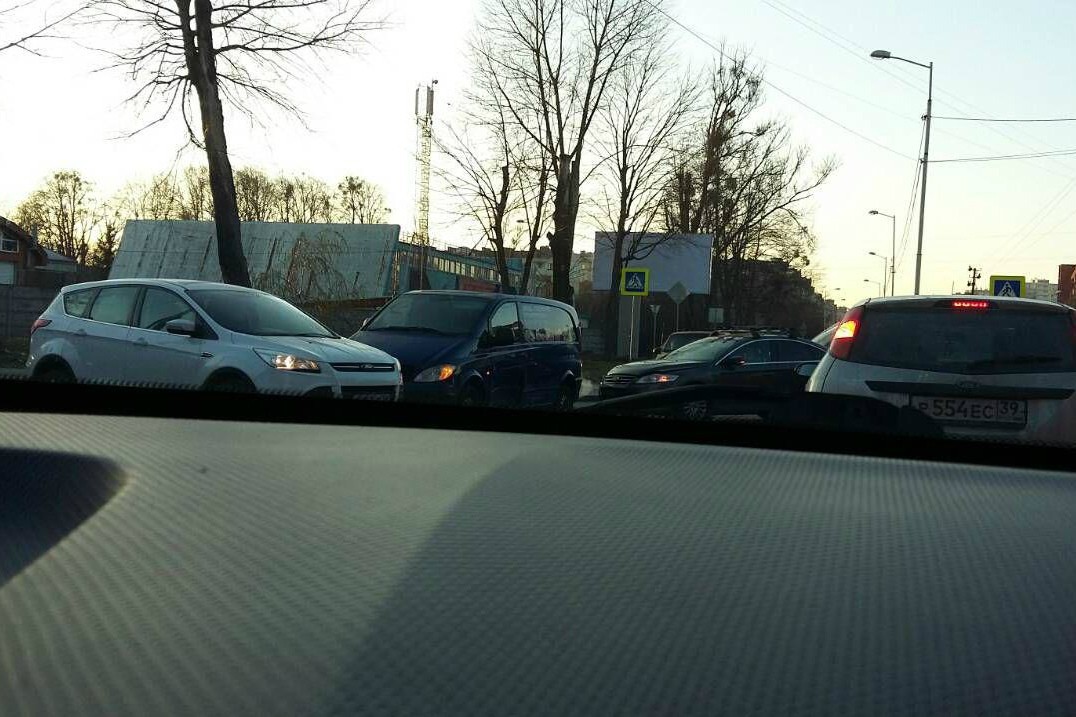 Из-за ДТП на перекрестке Островского и Парковой аллеи образовалась пробка