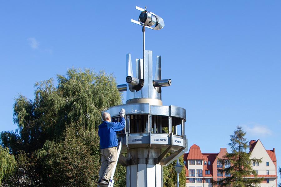 На «Мировые часы» вернулись отреставрированные циферблаты (фото)