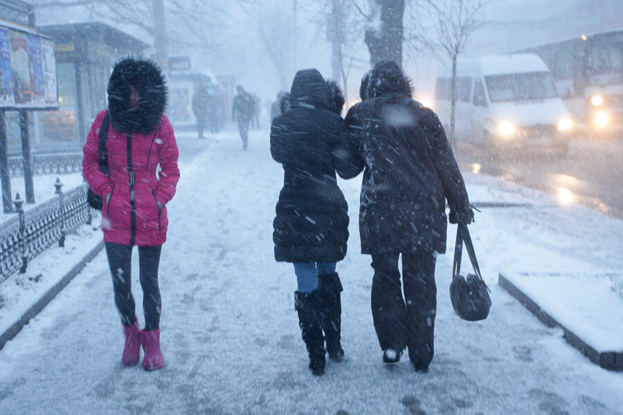 Двигаться можно, но осторожно: горвласти признали «провал» с зимней уборкой тротуаров
