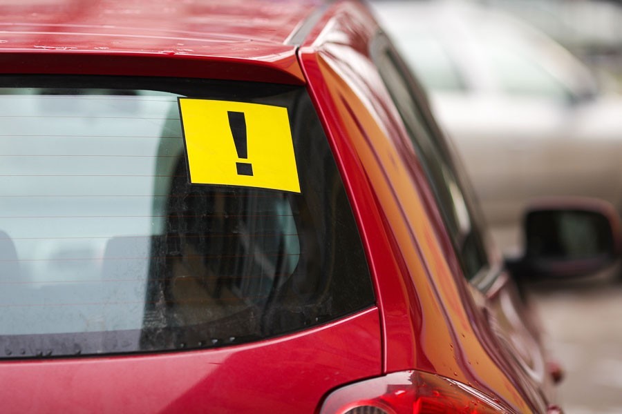 Калининградские автомобилисты жалуются на мешающие обзору заборы на перекрестках (видео) 