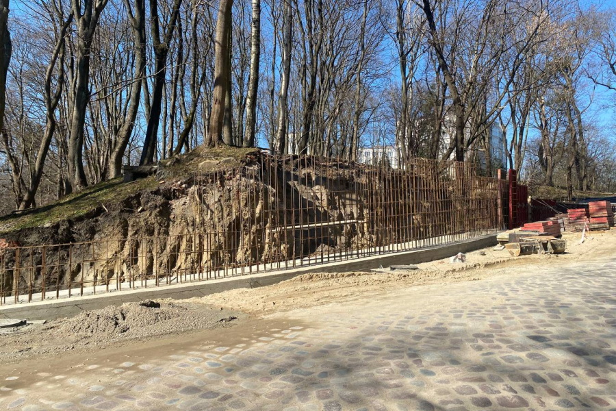 В мэрии Калининграда объяснили, для чего подрядчик срезал часть холма Бесселя (фото)