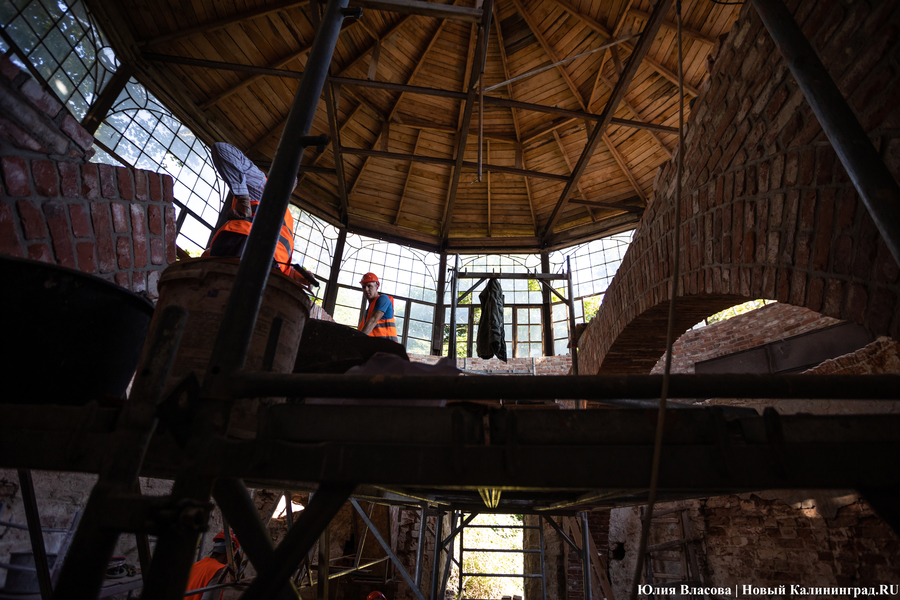 Застеклить башню в замке Нойхаузен собираются за три недели (фото)