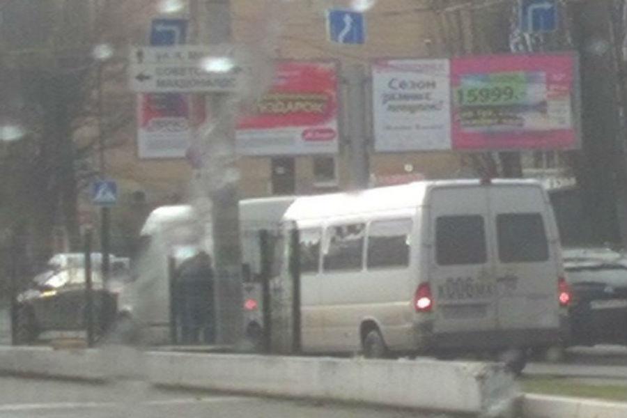 На Борзова столкнулись два микроавтобуса (фото)