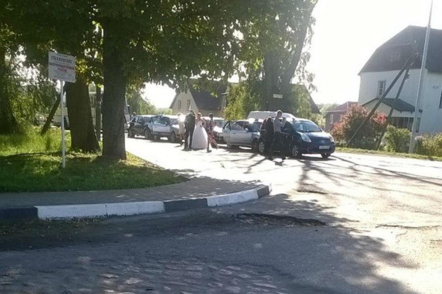 В Багратионовском районе 5 машин свадебного кортежа попали в ДТП (фото)