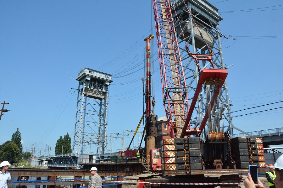 Власти о двухъярусном мосте: окончательного решения нет, но оставлять его таким нельзя 