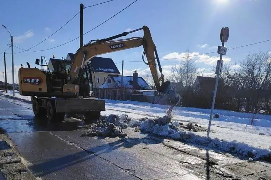 Власти Калининграда сообщили о возобновлении дорожных работ после морозов (фото)