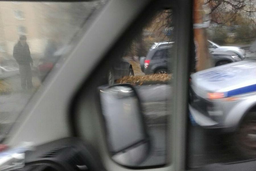 На ул. Суворова «БМВ» вылетела на газон (фото)