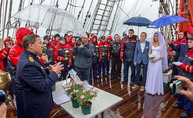 В День всех влюбленных на борту барка «Седов» состоялась свадьба  (+фото)
