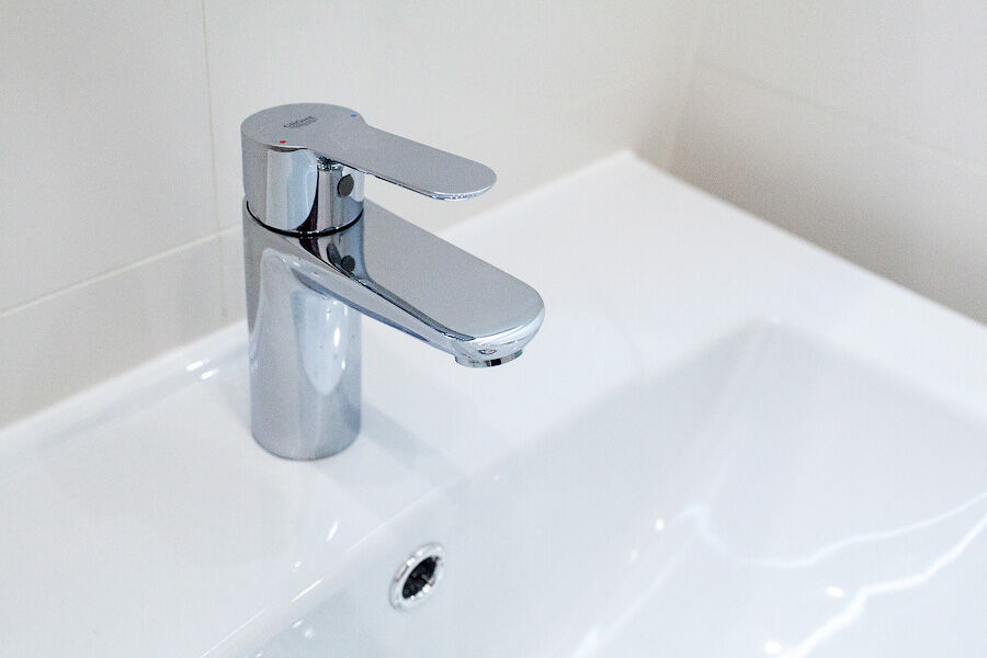 Жителям Приморска из-за аварии на сетях воду подвозят цистернами