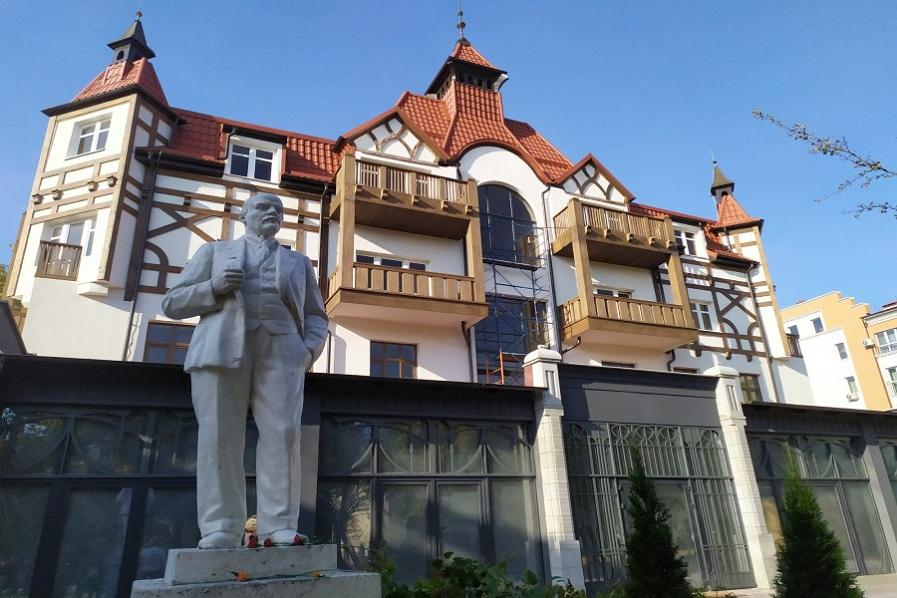 В Зеленоградске решили не переносить памятник Ленину