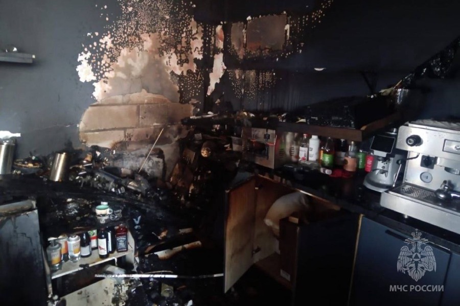 В Калининграде в баре на улице Эпроновской произошёл пожар (фото)