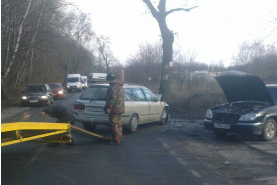 На выезде из Балтийска «Волга» врезалась в «Мазду» (фото)