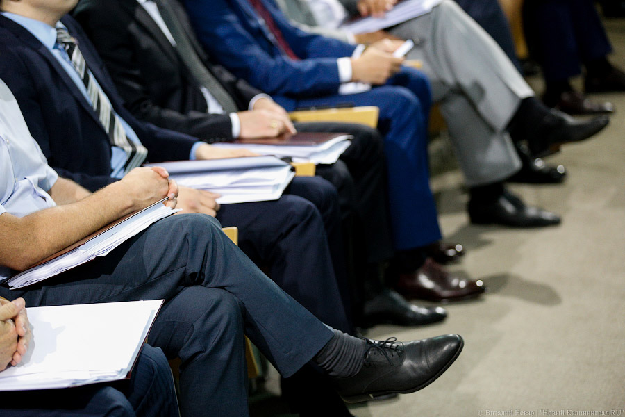 Власти РФ хотят запретить чиновникам использовать иностранные слова с русскими синонимами