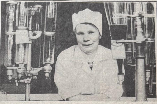 «Белый маг» и колбы с соком в «Маяке»: о чем писали газеты 35 лет назад