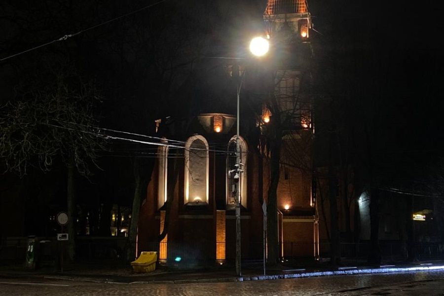 На капелле Святого Адальберта в Калининграде включили архитектурную подсветку (фото)
