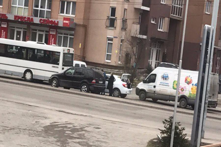 На Гагарина собирается пробка из-за ДТП (фото)