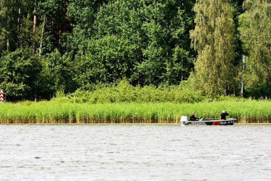 На озере Голдап поляки на байдарке нечаянно пересекли границу с Россией