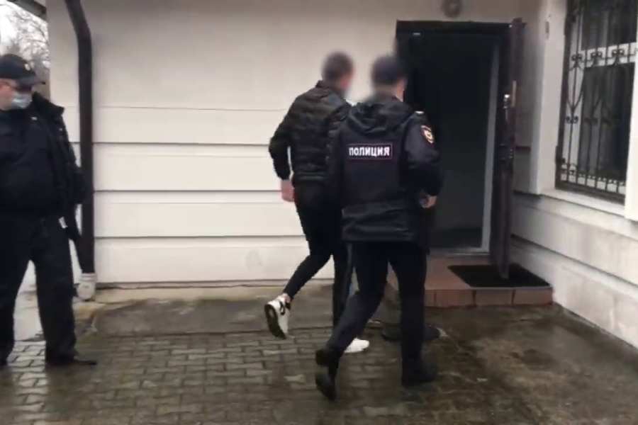 Ударил ножом и задушил спортштанами: в Озерске передано в суд дело о разборках между подростками (видео)