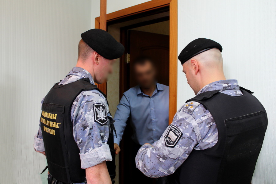 В Калининграде многодетные не могли вселиться в квартиру — бывшие хозяева отказались съезжать