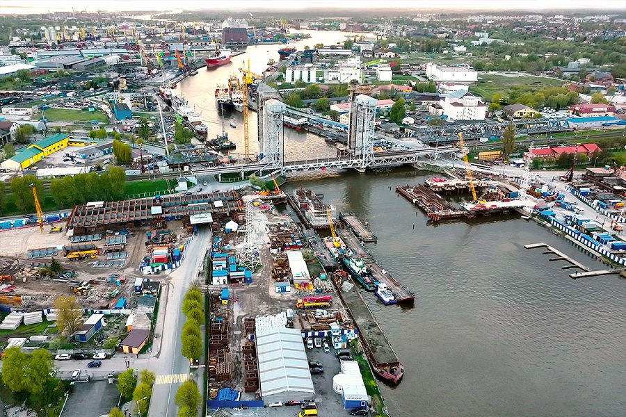 В Калининграде прокладывают высоковольтную линию под Преголей