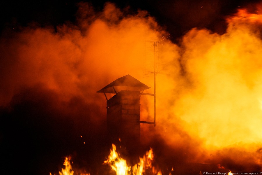 Ночью в Калининграде дважды загоралось одно и то же здание