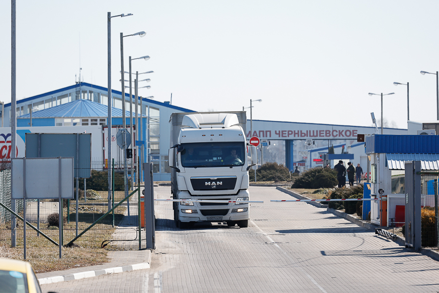 Таможня: в очереди на въезд в регион находится 470 большегрузов